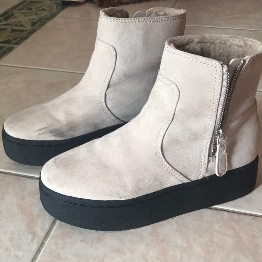 Platform suede booties with fur insolation.